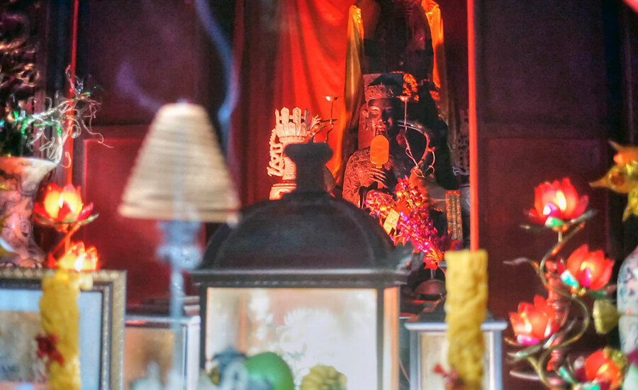 An Duong Vuong temple