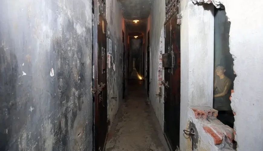 Hoa Lo Prison