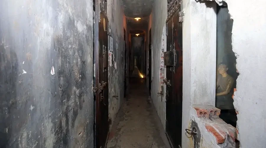 Hoa Lo Prison
