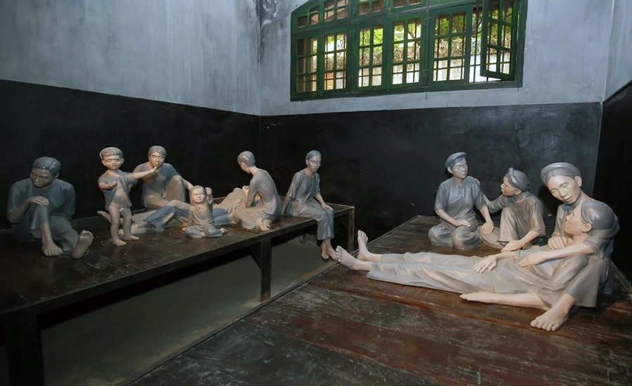 Hoa Lo Prison