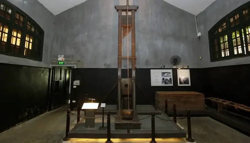 Hoa Lo Prison