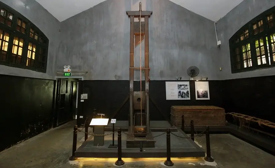 Hoa Lo Prison