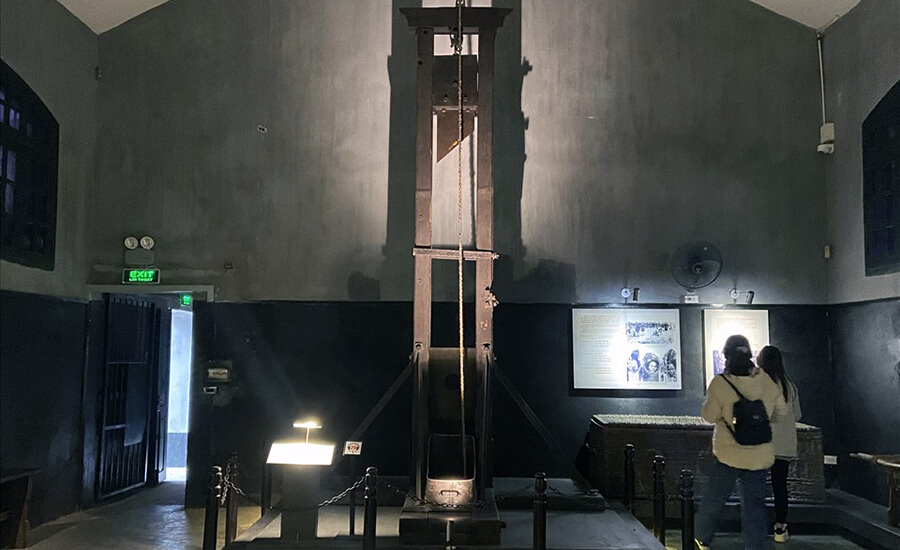 guillotine in Hoa Lo Prison