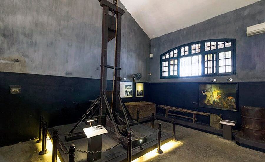 guillotine in Hoa Lo Prison