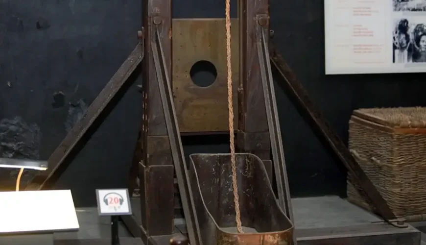 guillotine in Hoa Lo Prison
