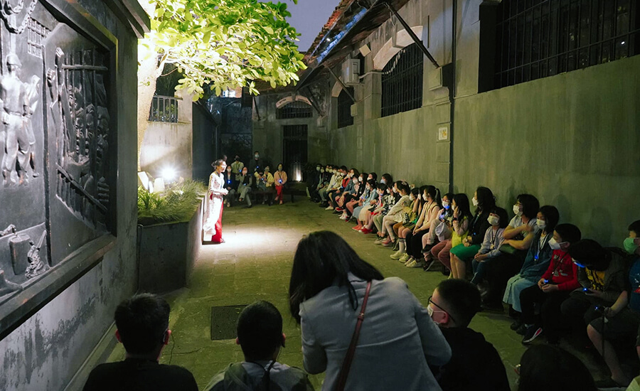 tour in Hoa Lo Prison