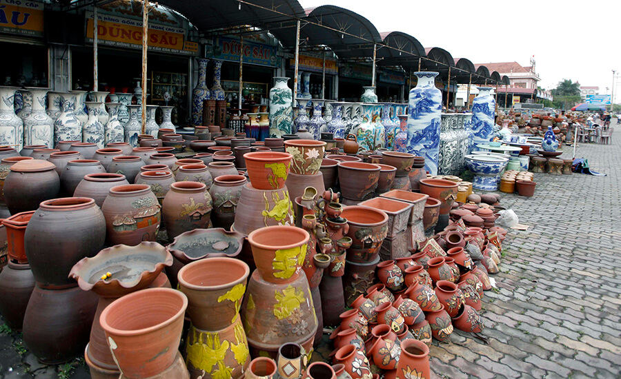 Bat Trang market