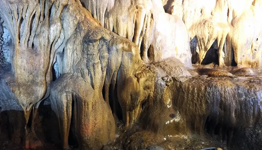 Dich Long cave