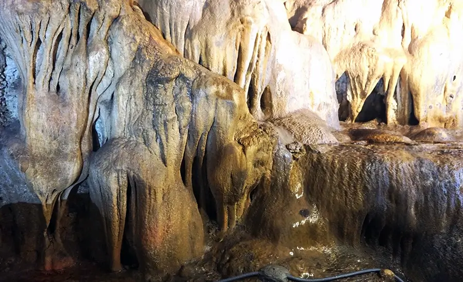 Dich Long cave