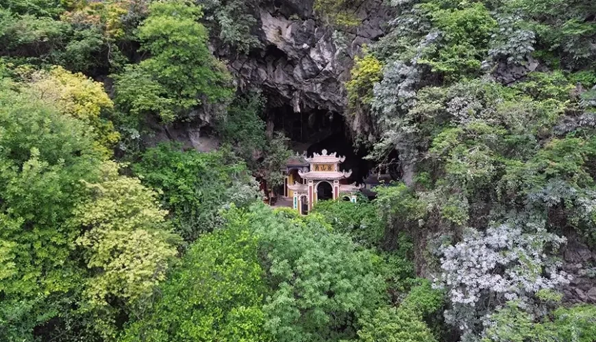 Dich Long cave