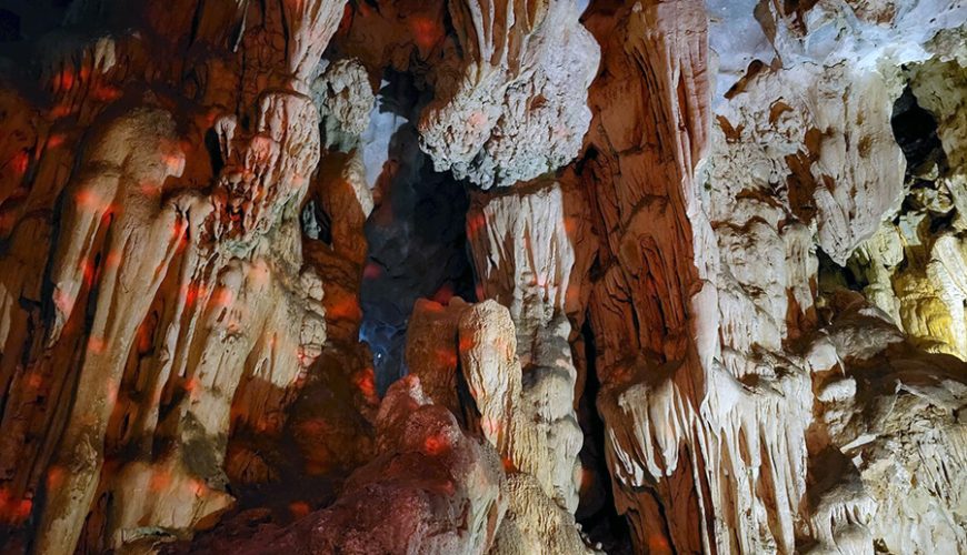 Dich Long cave