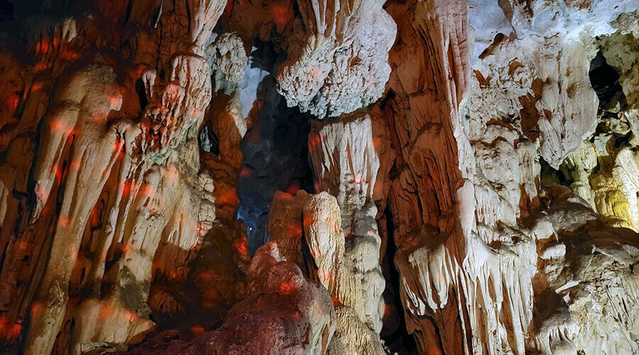 Dich Long cave
