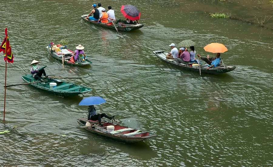 explore Tam Coc - Bich Dong by boat
