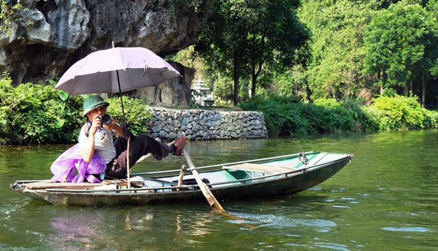 take photo along river in Ninh Binh
