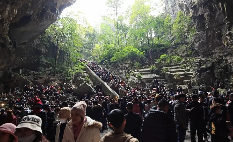 Huong Tich Cave