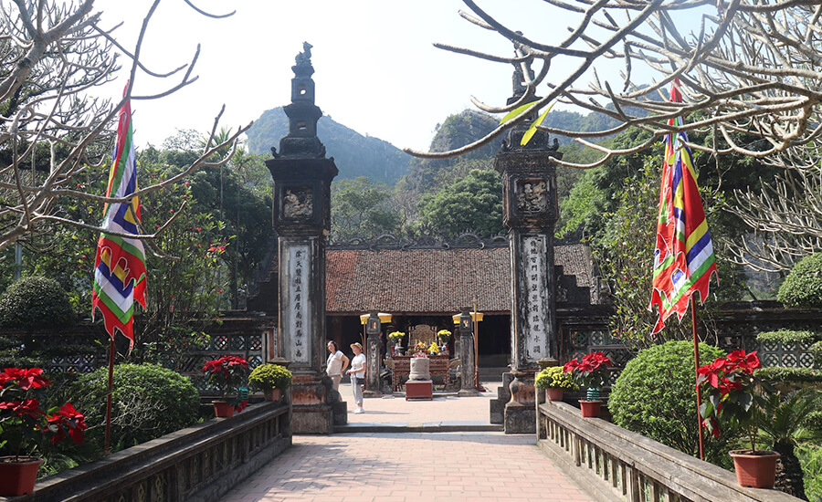 King Dinh Tien Hoang Temple