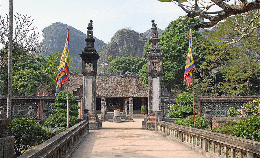 King Dinh Tien Hoang temple