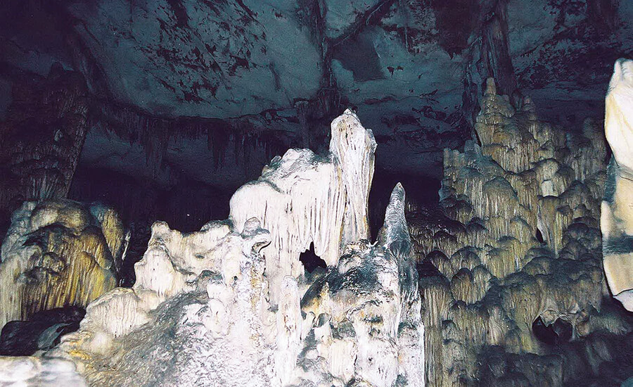 Van Trinh grotto