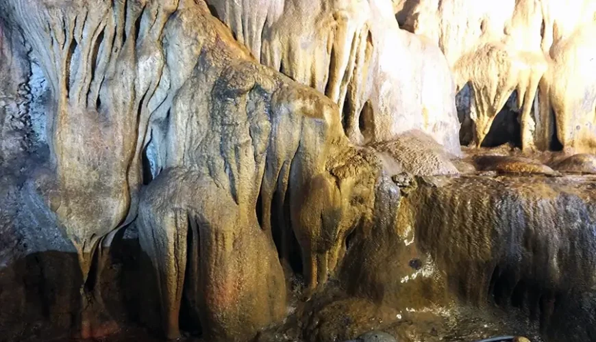 Dich Long cave