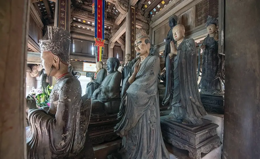 Buddha statues in Tay Phuong pagoda