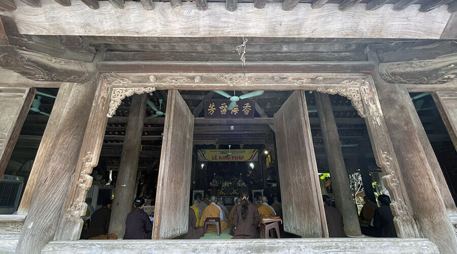 Ha Chamber in Thay Temple