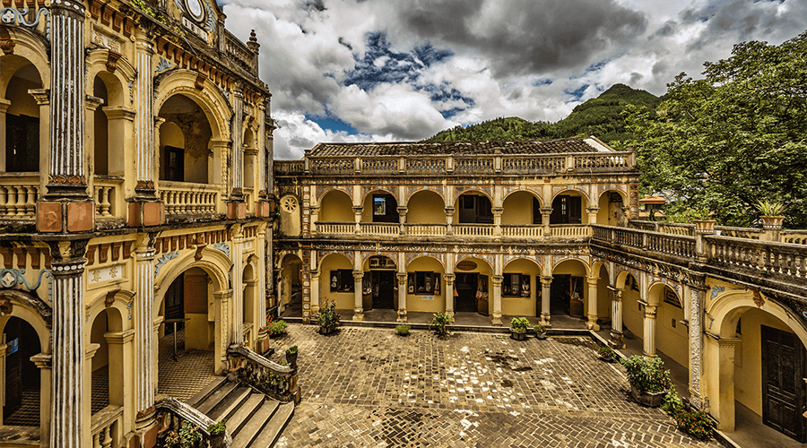 Hoang Yen Tchao Castle