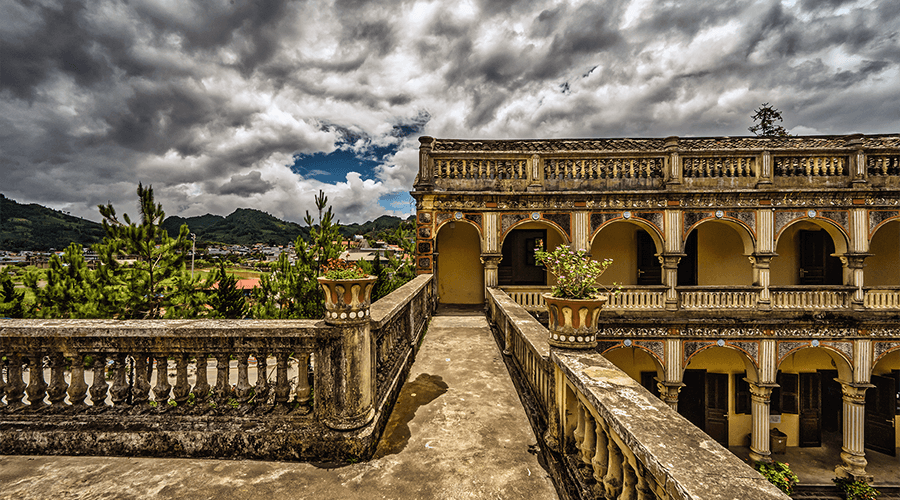 Hoang Yen Tchao Castle