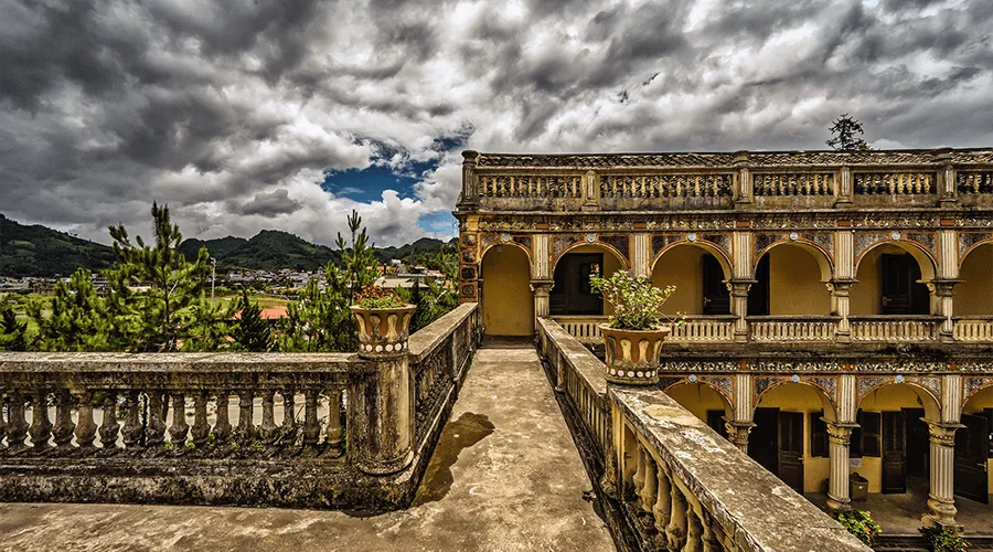 Hoang Yen Tchao Castle