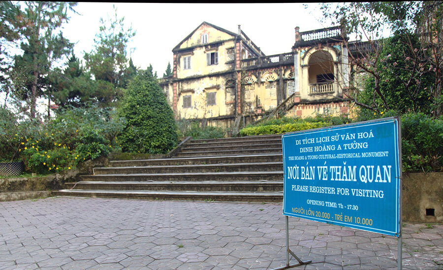 Hoang Yen Tchao Castle