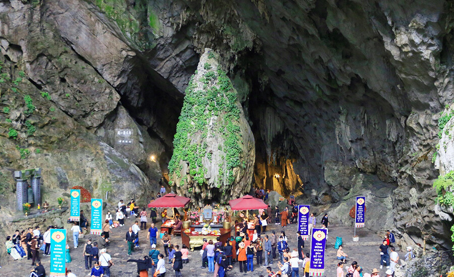 Huong Tich cave