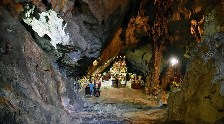 Huong Tich cave