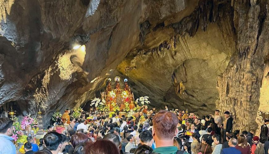 Huong Tich cave