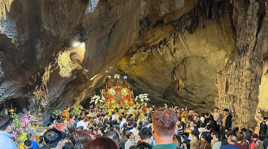 Huong Tich cave