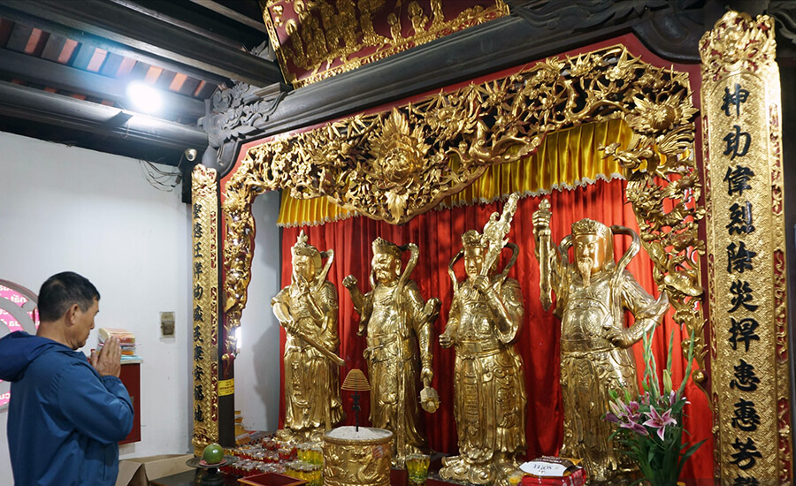 main hall in Long Tien pagoda