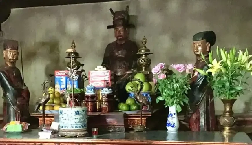 the altar inside Son Than temple