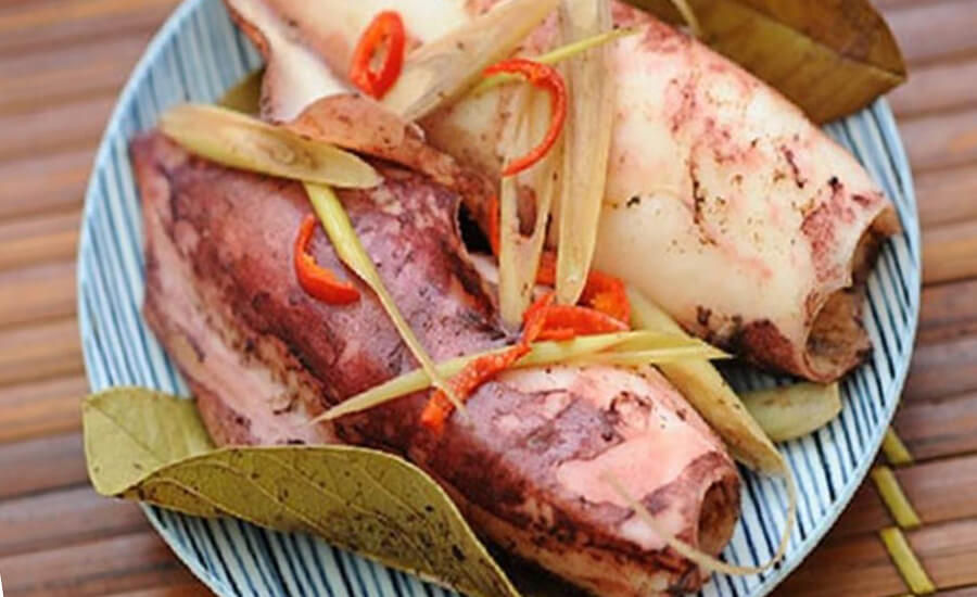 Steamed squid with guava