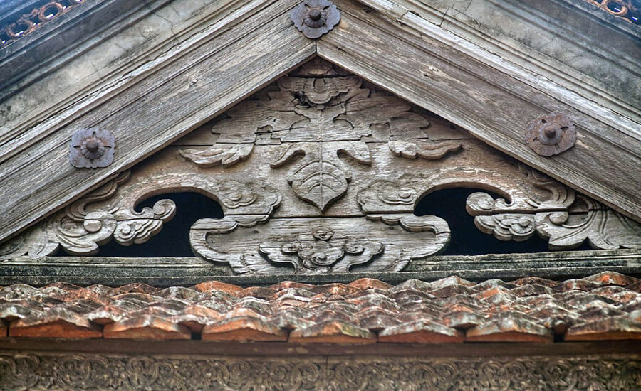 To house in Tay Phuong pagoda