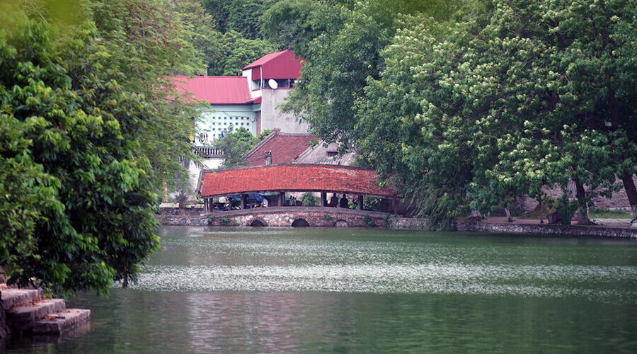 Tiled bridge in Thay Temple