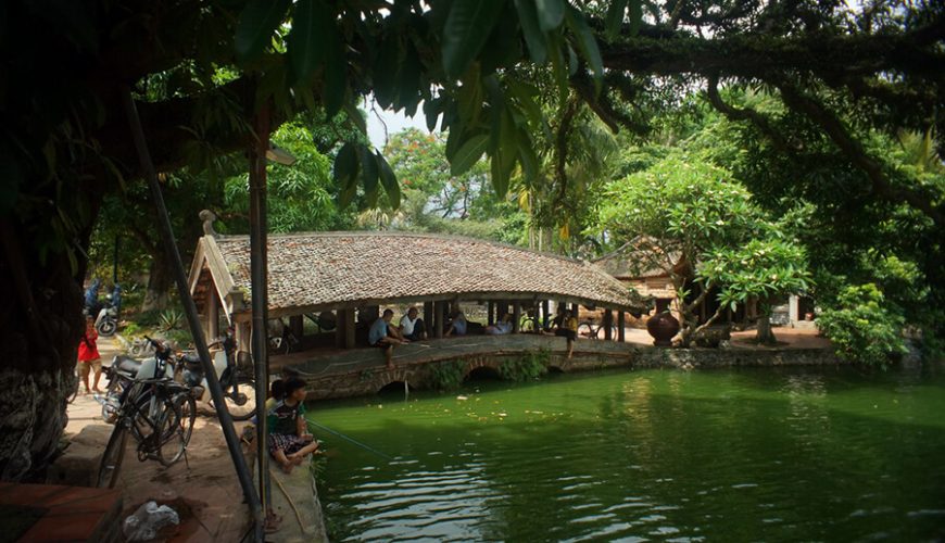 Tiled bridge in Thay Temple