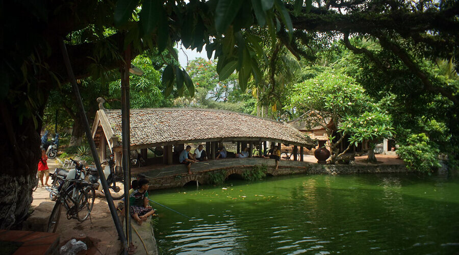 Tiled bridge in Thay Temple