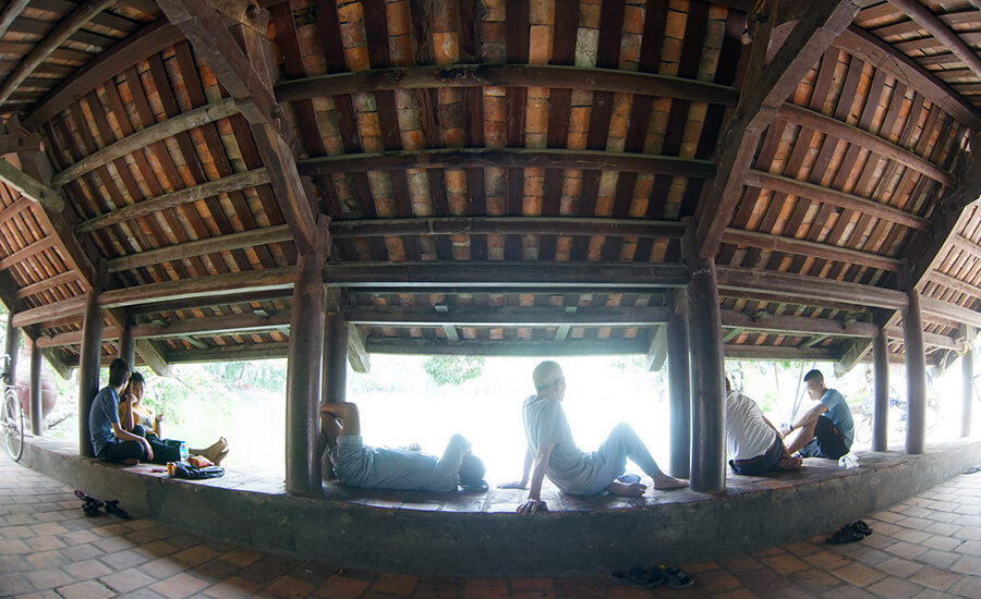 Tiled bridge in Thay Temple