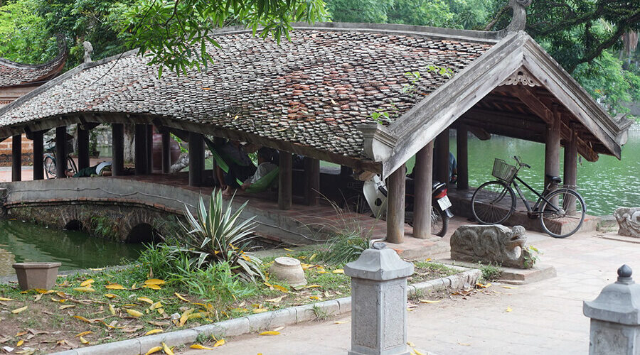 Tiled bridge in Thay Temple