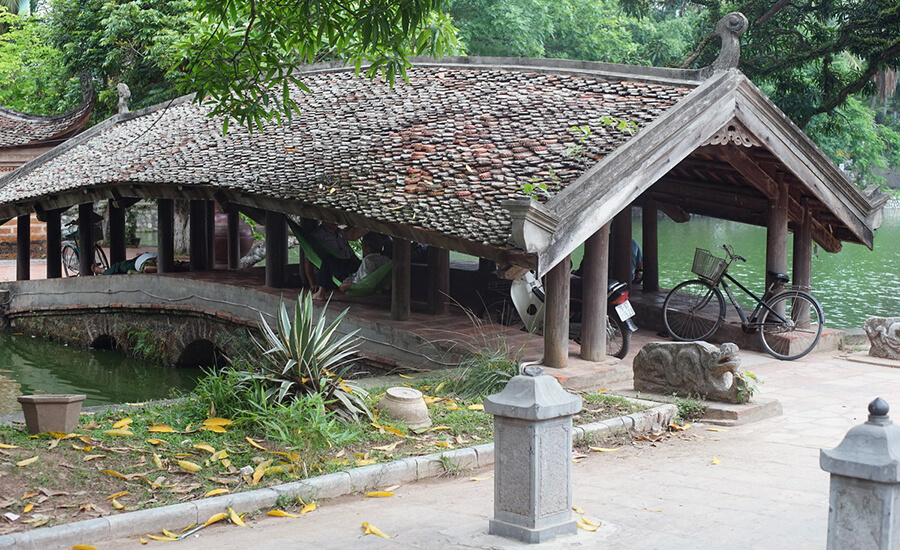 Tiled bridge in Thay Temple