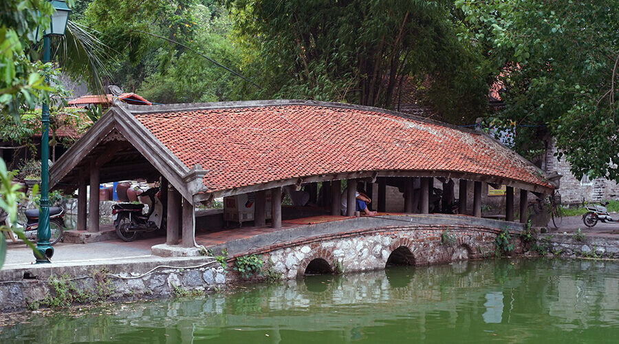 Tiled bridge in Thay Temple