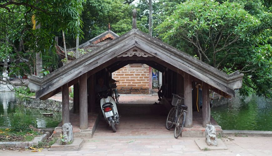 Tiled bridge in Thay Temple
