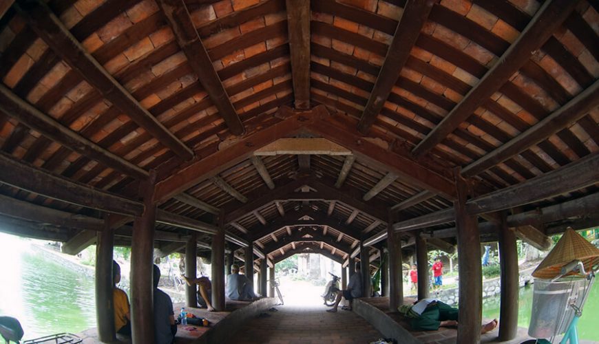 Tiled bridge in Thay Temple