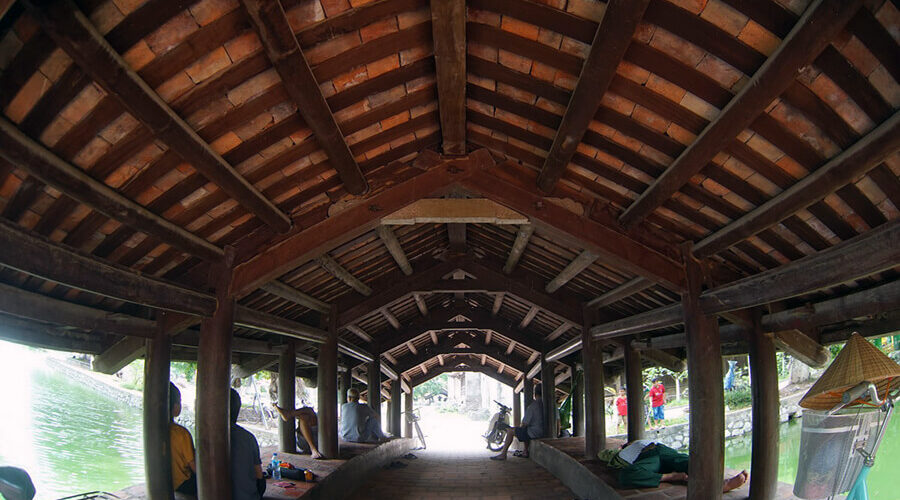 Tiled bridge in Thay Temple