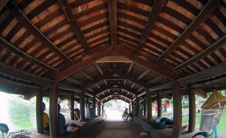 Tiled bridge in Thay Temple