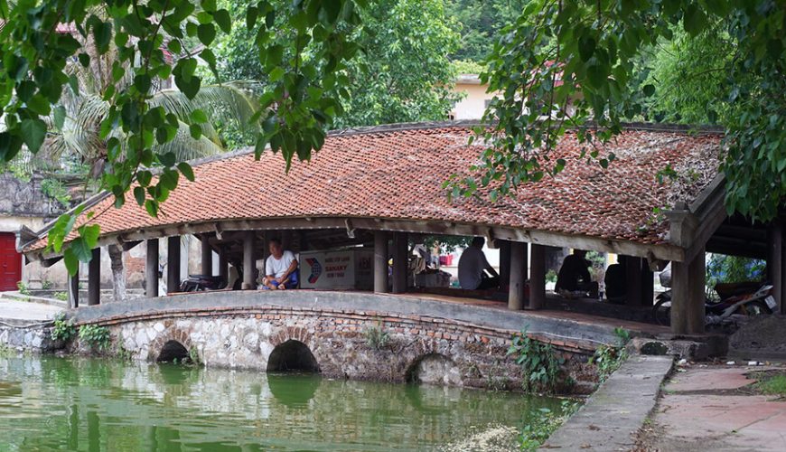 Tiled bridge in Thay Temple