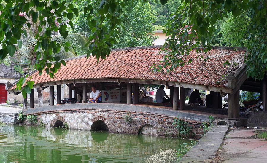 Tiled bridge in Thay Temple
